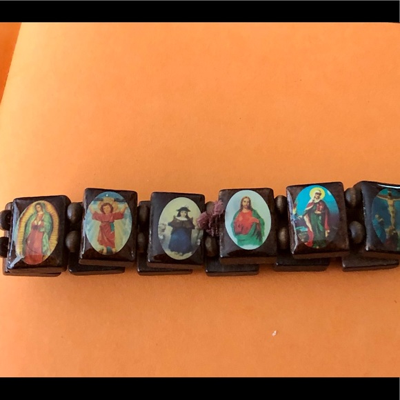 Beaded, Wood, stretch bracelet w/Christian images - Picture 2 of 3